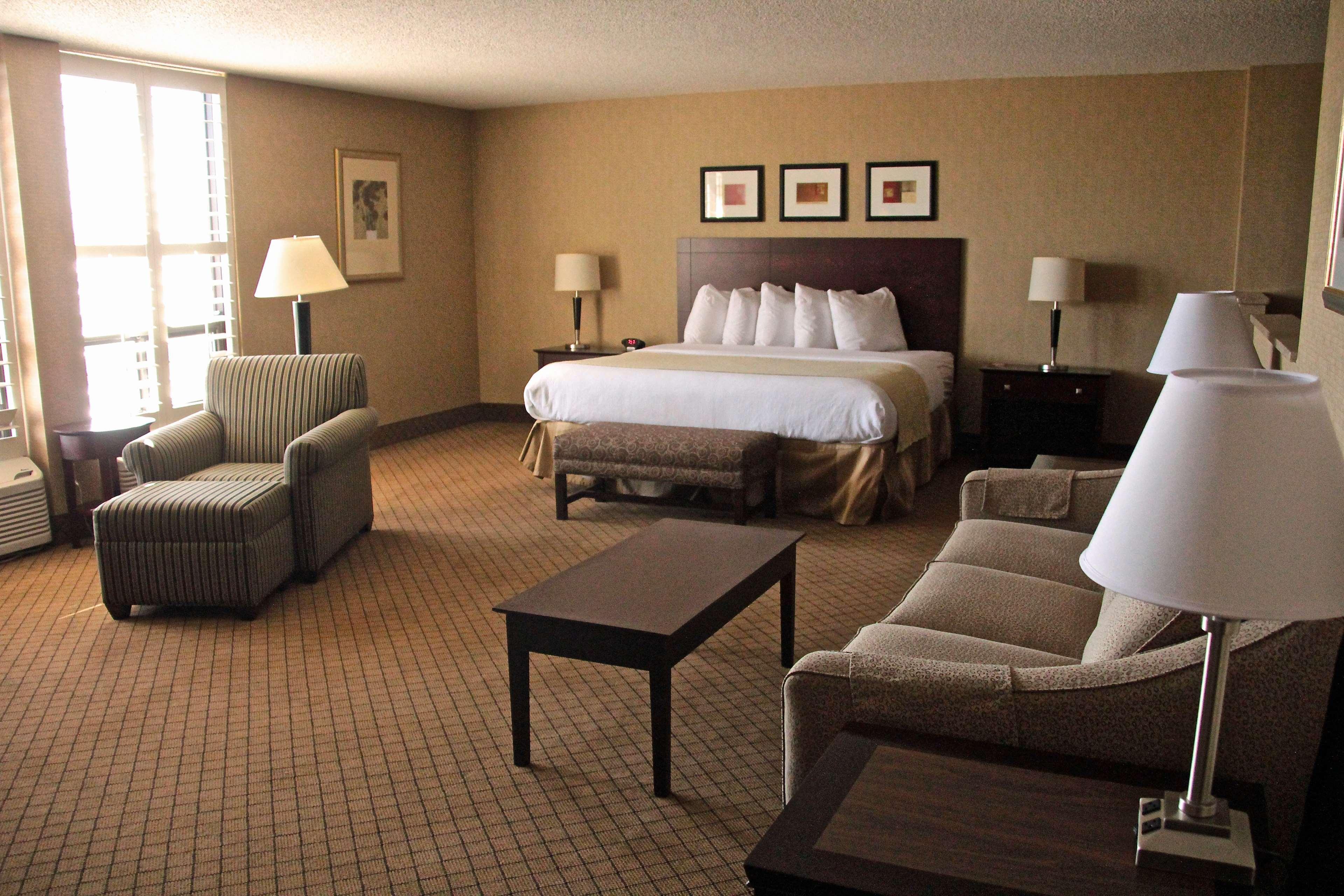 Best Western Plus York Hotel And Conference Center Exterior photo
