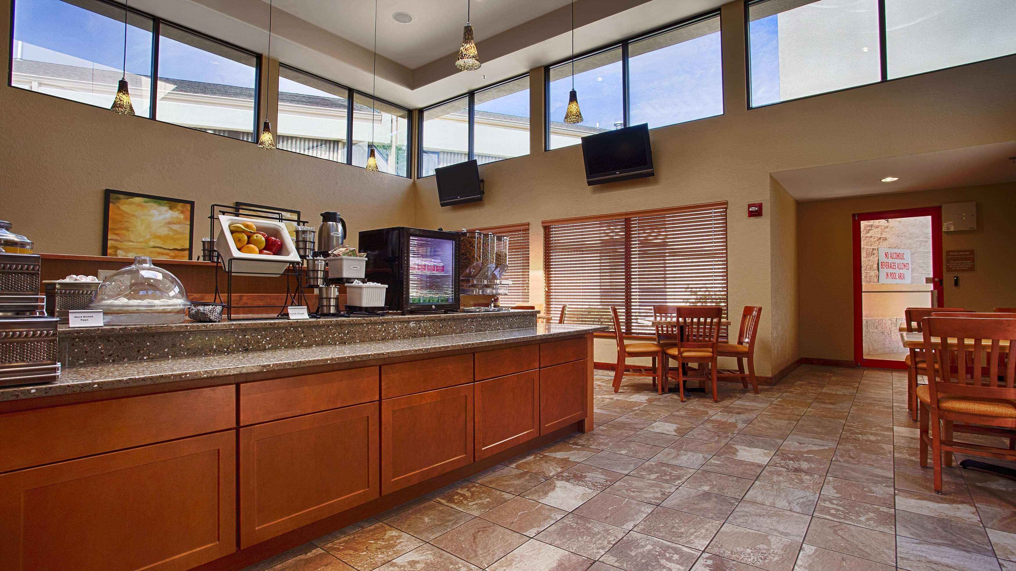 Best Western Plus York Hotel And Conference Center Exterior photo